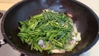 美味紫苏韭菜炒鱿鱼做法图解5)