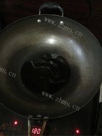 家常金针菇炒芹菜做法图解2)