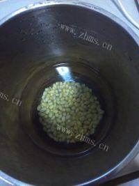 美味的黄豆豆浆做法图解4)