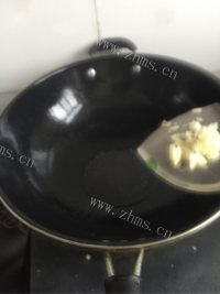 色香味俱全的手撕茄子做法图解3)