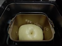 自制红豆面包做法图解4)