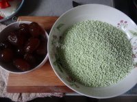 美味的绿西米蜜枣粽做法图解2)