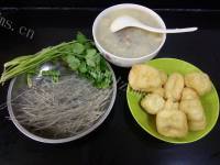 自制牛骨粉丝油豆腐煲做法图解1)