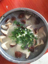 家常菜香菇豆腐汤