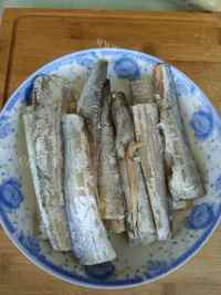 美味的红烧带鱼炖土豆做法图解1)