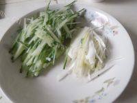 肉丁炸酱面做法图解4)