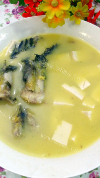 家常菜黄骨鱼豆腐汤