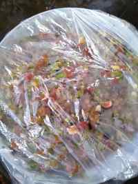 美味的牛肉芹菜混沌馅做法图解6)