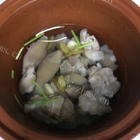 美味的酸辣泡蹄花做法图解4)