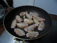 色味俱佳的菠萝鸡翅做法图解3)