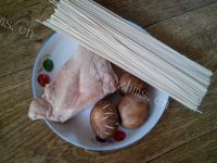 美味的香菇肉丝面做法图解1)