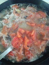 美味番茄土豆牛腩汤做法图解5)