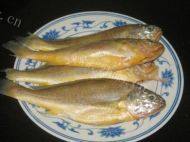 家常菜黄花鱼炖豆腐做法图解1)