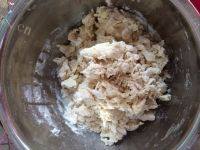 色香味俱全的韭菜鸡蛋虾仁蒸饺做法图解1)