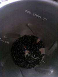诱人的黑豆豆浆做法图解2)