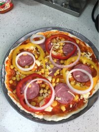 美味的火腿玉米披萨做法图解16)