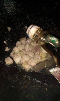 家常菜土豆焖肉做法图解2)