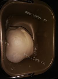 美味的面包机牛奶吐司做法图解4)