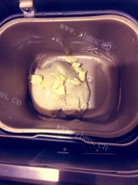 自制牛奶小餐包做法图解6)