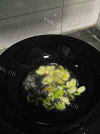 家常菜青椒豆腐皮做法图解4)