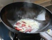 美味的黄瓜花炒鸭里脊做法图解3)