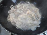家常菜平菇炒肉丝做法图解6)