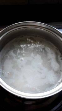 自制牛肉粥做法图解1)
