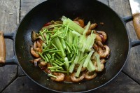 美味的青笋香辣虾做法图解8)