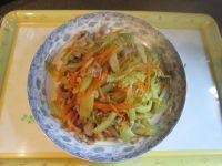 家常菜芹菜胡萝卜炒肉丝