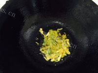 色泽鲜亮的西红柿炒鸡蛋做法图解5)