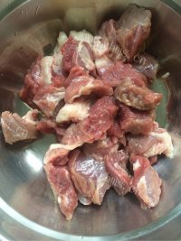 家常菜土豆炖牛肉做法图解1)