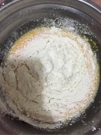 自制草莓奶油蛋糕卷做法图解4)