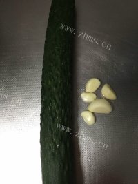 美味营养的凉拌黄瓜做法图解1)