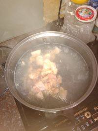 美味的苦瓜瘦肉汤做法图解2)