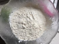 诱人的榆钱鸡蛋饼做法图解2)