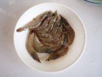 美味的鲜虾粉丝煲做法图解3)