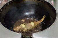 色味俱佳的红烧黄鱼做法图解5)