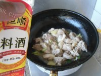 香气浓郁的鸡腿炖蘑菇做法图解6)