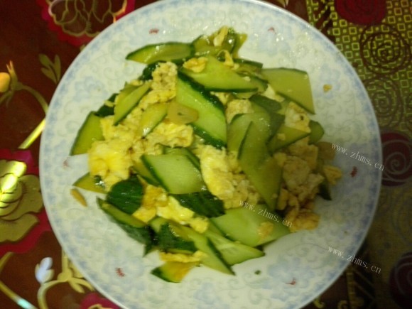 珍馐美味的黄瓜炒鸡蛋