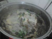 美味的紫菜瘦肉蛋花汤做法图解7)