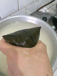 美味的蜜枣粽子做法图解7)