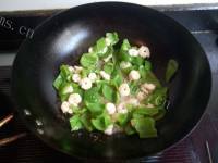美味青椒炒白虾仁做法图解14)