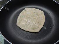 味道不错的鸡蛋灌饼做法图解6)