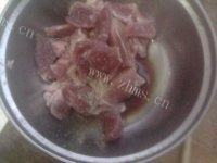 妈妈教我做芹菜炒肉做法图解3)