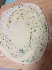 自制葱油饼做法图解7)