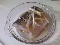 家常菜清蒸鱼腩做法图解2)