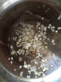 家常菜苦瓜烧五花肉做法图解3)