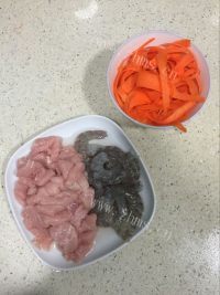 美味的鲜虾肉饼做法图解2)