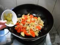 美味的辣白菜杂蔬素锅的做法图解七