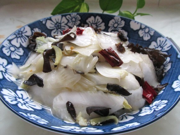 色香味浓的酸辣白菜